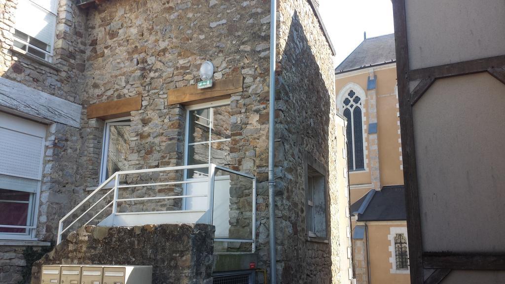 Au Pigeon Blanc Hotel Andouillé Exterior foto